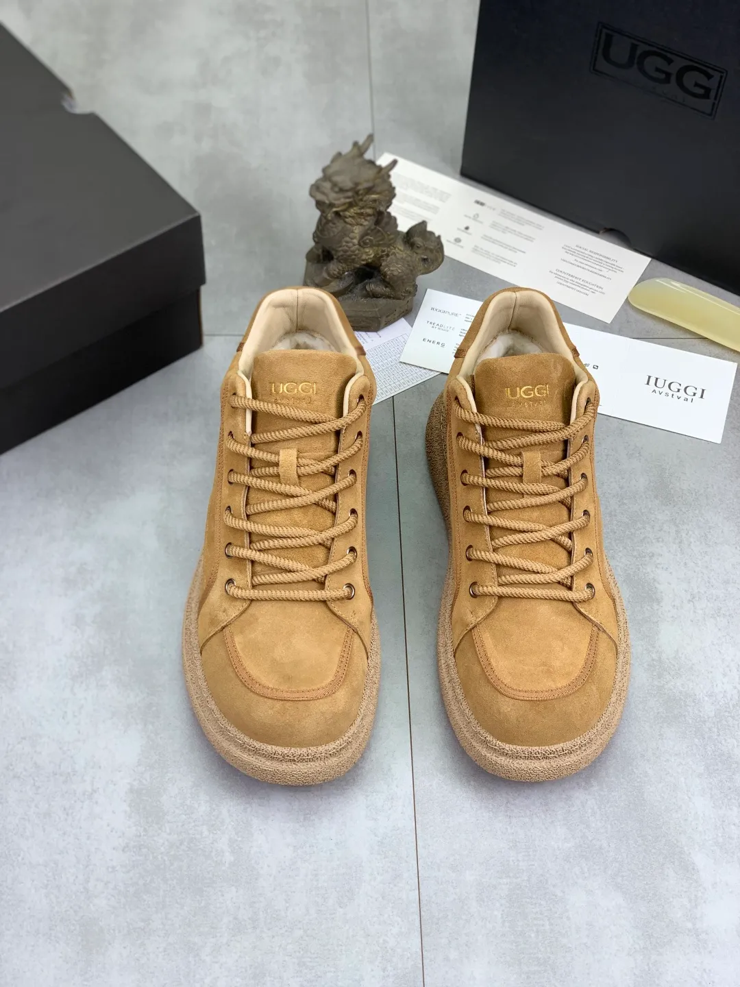 Men's men's shoes 💰P580 new arrival 🆕🆕🆕 IUGGI clown casual sneakers, the sultry clown feels like a visual, 26-year upgrade, suede, light and comfortable, versatile style, wool lining, comfortable and warm, rubber outsole, non-slip and firm size: 39-44, three colors 968-3